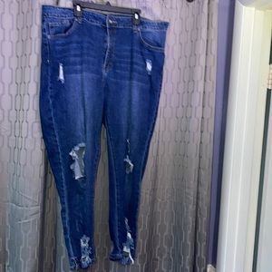 Women’s Distressed Skinny Jeans